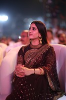 Janhvi Kapoor Steals the Show